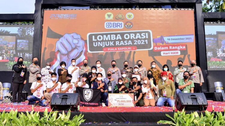 Para pemenang Lomba Orasi Unjuk Rasa 2021 yang digelar Polri.