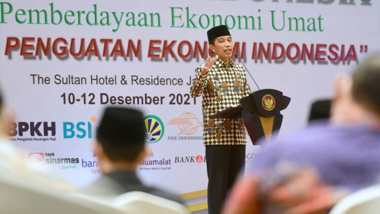 Presiden Jokowi saat memberikan sambutan pada peresmian pembukaan Kongres Ekonomi Umat Ke-2 Majelis Ulama Indonesia (MUI) Tahun 2021, di Jakarta, Jumat (10/12/2021). (Foto: BPMI Setpres/Muchlis Jr)