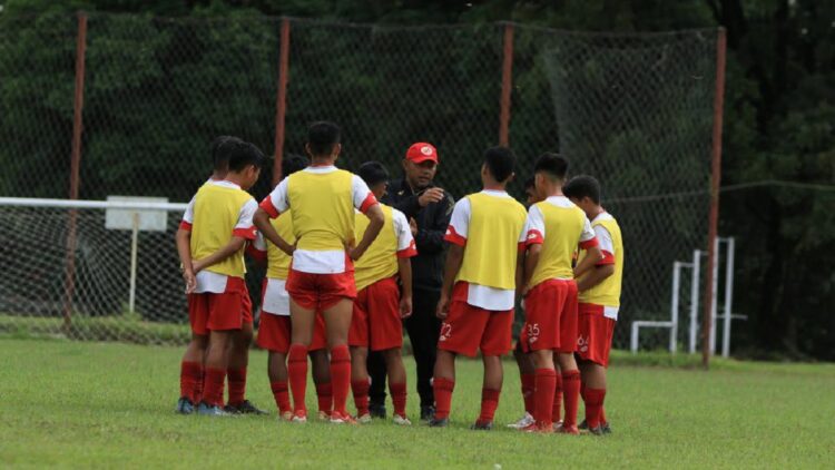 Latihan pemain Semen Padang FC Academy.