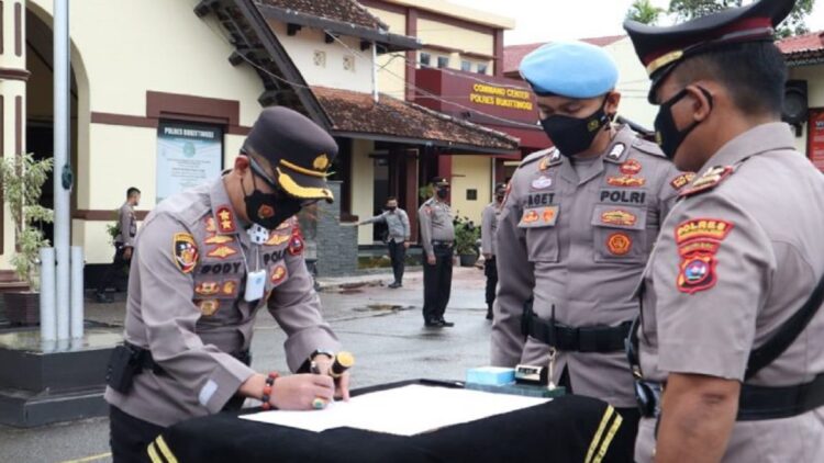 Kapolres Bukittinggi Pimpin Serah Terima Jabatan Kapolsek dan Kasat 1 Sertijab Kasat dan Kapolsek di Polres Bukittinggi.