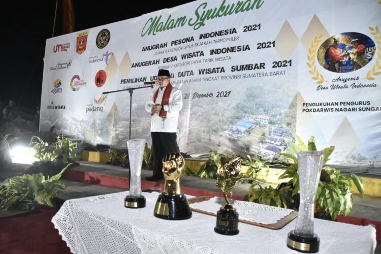 Syukuran di Medan Nan Bapaneh Nagari Sungai Batang, Selasa (28/12) malam dihadiri langsung oleh Bupati Agam, Dr. H. Andri Warman beserta istri.