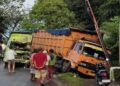 Sundul Truk Parkir di Indarung, Truk Batu Bara Remuk, Sopir Luka-luka