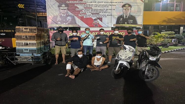 Kupak Kios Sembako di Pasar Belimbing Padang, Dua Spesialis Pencurian Diciduk Tim Klewang 1 Dua pelaku pengupak kios di Pasar Belimbing ditangkap polisi. (IST)