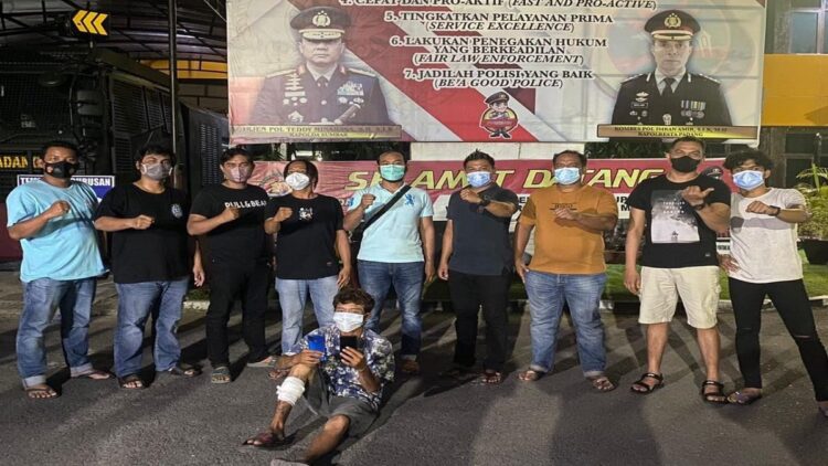 Kerap Beraksi di Kawasan Air Mancur Pasar Raya Padang, Spesialis Jambret Ditembak Polisi 1 Tim Klewang menangkap spesialis jambret di kawasan Air Mancur, Pasar Raya Padang. (IST)