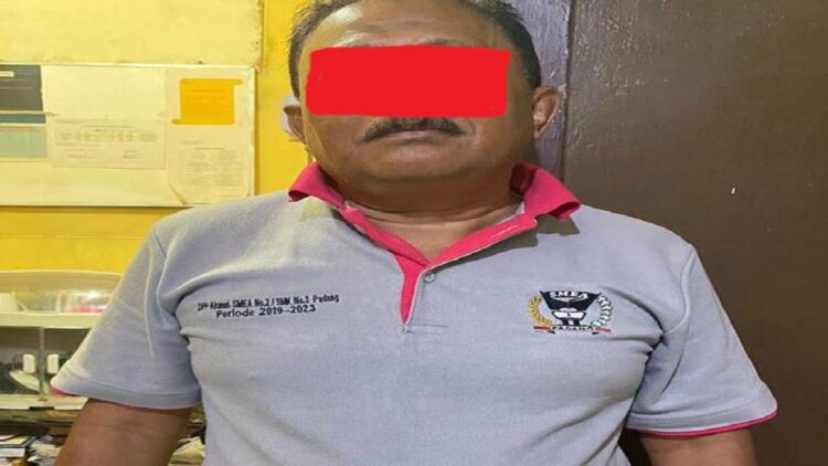 Usai Cabuli Anak Tetangga di Padang, Pak De Beri Rp10 Ribu untuk Uang Tutup Mulut 1 Polisi menangkap Pak De karena mencabuli anak tetangganya yang masih di bawah umur. (IST)