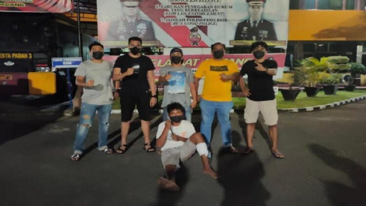 Tangkap Maling Tiga Mesin AC di Kantor Transmigrasi Ulak Karang, Polisi Buru Penadah yang Kabur 1 Pelaku pencurian mesin AC di kantor Transmigrasi Ulak Karang ditangkap polisi. (IST)