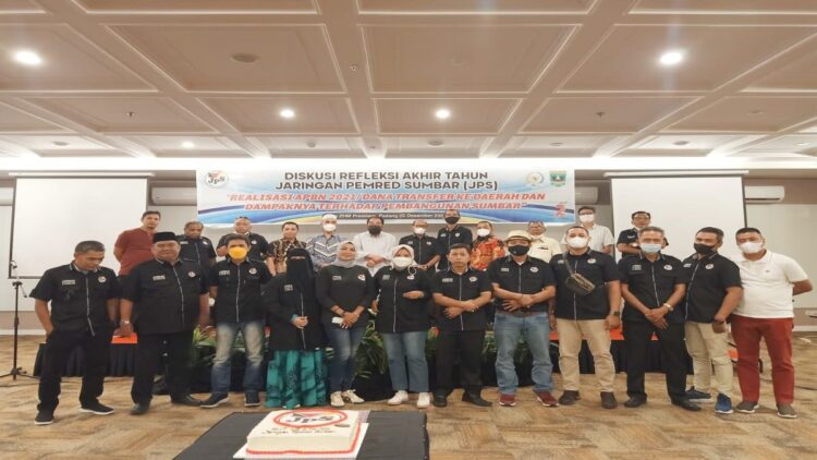 Diskusi refleksi akhir tahun Jaringan Pemred Sumbar (JPS) di The ZHM Premiere Padang, Sabtu (25/12/2021). (IST)