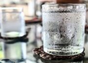 Bolehkah Minum Air Dingin Setiap Hari? Begini Dampak Positif dan Negatifnya