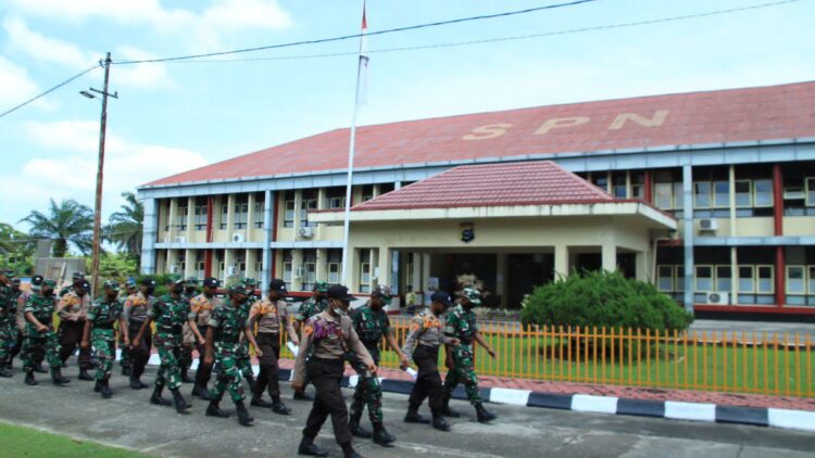 Siswa Dikmaba TNI AD dan Polri Gabung Pendidikan di SPN Padang Besi 1 Diksar gabungan TNI dan Polri di SPN Padang Besi.
