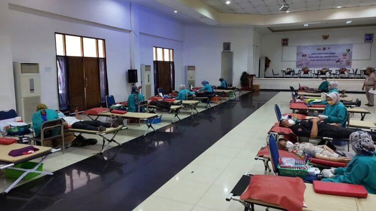 Donor darah Polda Sumbar dalam rangka HUT Korpri ke-50.