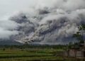Dua Kecamatan di Jawa Timur Gelap Gulita Karena Erupsi Gunung Semeru