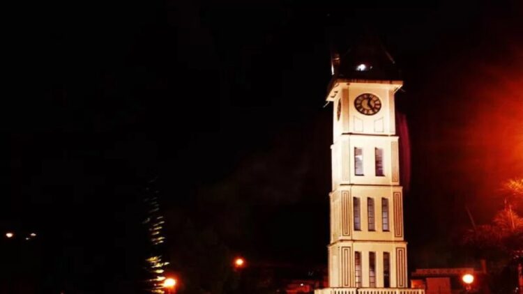 Jam Gadang Bukittinggi di malam hari (Antara/Alfatah)
