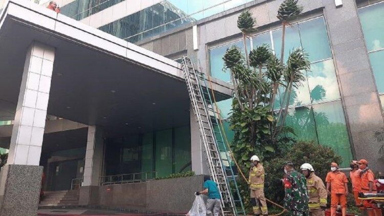 Ternyata, Kebakaran di Pusat Data Server Berdampak pada Registrasi IMEI 1 Kebakaran gedung pusat data server.