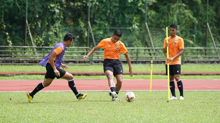 Latihan pemain Timnas Indonesia jelang melawan Malaysia di laga terakhir Grup B Piala AFF 2020.