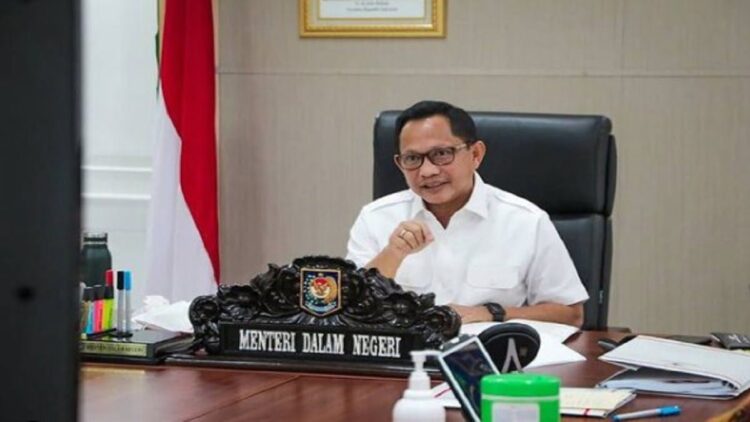 Mendagri Tito Karnavian mempertanyakan dana APBD sejumlah provinsi yang banyak mengendap di bank. (net)