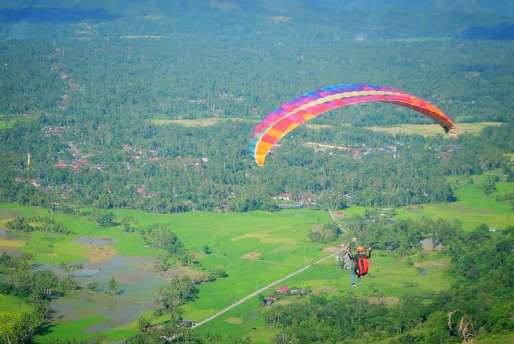 Festival Paralayang Taratak Kubang Digelar di Bukik Lambe, Nurkhalis: Sejalankan Pariwisata dan Ekonomi 1 Festival Paralayang Bukik Lambe, Taratak Kubang dihelat selama dua hari, Jumat dan Sabtu(3-4/12).
