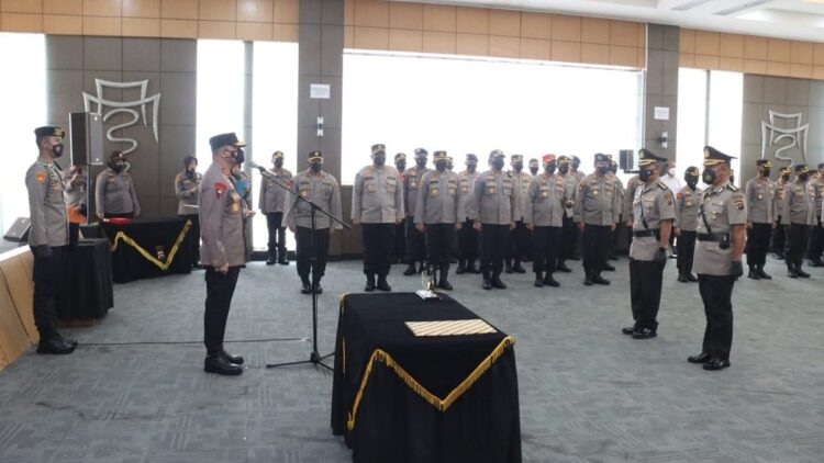 Dilantik Kapolda, Kombes Pol Arif Rahman Hakim Jadi Irwasda Polda Sumbar 1 Kapolda lantik Irwasda Polda Sumbar.