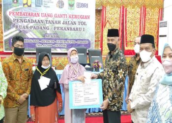 Salurkan Uang Ganti Rugi Tol Padang-Pekanbaru yang ke-16, Ini Pesan Penting Gubernur Sumbar