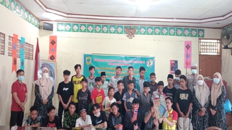 Tim Pengabdian Kepada Masyarakat (PKM) Prodi Sastra Inggris Universitas Dharma Andalas (Unidha) mengajak anak-anak Panti Asuhan PGAI Padang bermain sambil belajar Bahasa Inggris.