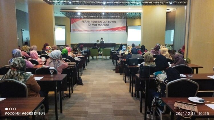 Seminar terkait peran penting CSR BUMN di tengah masyarakat di Hotel Whiz Prime Padang, Sabtu.