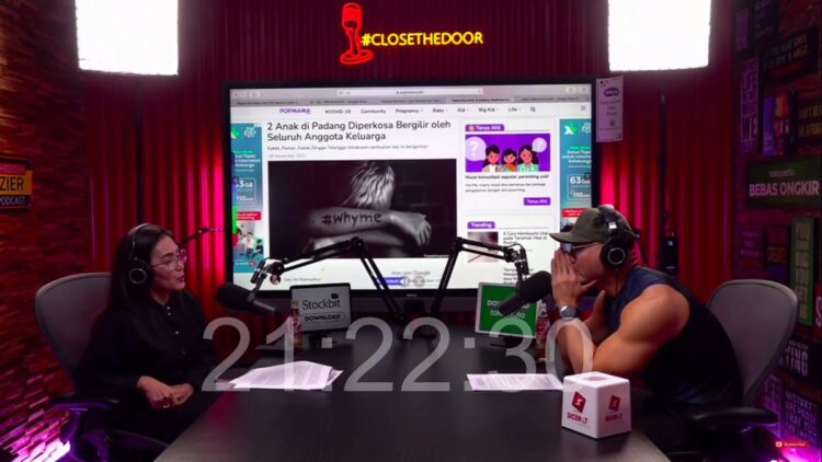 Air Mata Deddy Corbuzier Menetes saat Bahas Kasus Rudapaksa Dua Bocah di Padang 1 Podcast Deddy Corbuzier. (tangkapan layar)