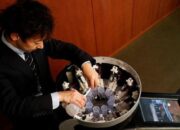 Dapat Keluarkan Rasa Makanan, Layar TV yang Dibuat Profesor Jepang Ini Bisa Dicicipi