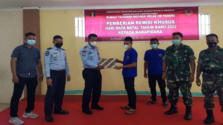 Penyerahan remisi khusus Rutan Padang.