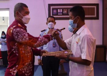 Kanwil Kemenkumham Sumbar Beri Remisi Natal 2021 di Lapas Padang untuk 73 WBP 3 Kanwil Kemenkumham Sumbar Beri Remisi Natal 2021 di Lapas Padang untuk 73 WBP