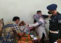 Personel Satbrimob Sumbar Inisiasi Khitanan Massal di Koto Tangah