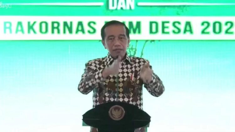 Tangkapan layar Presiden Jokowi menyampaikan sambutan dalam peluncuran Sertifikat Badan Hukum Badan Usaha Milik Desa (BUM Desa) dan pembukaan Rapat Koordinasi Nasional BUM Desa tahun 2021 di Jakarta pada Senin (20/12/2021). (ANTARA/Desca Lidya Natalia)