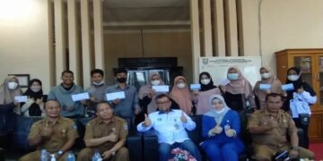 78 Mahasiswa di Pasbar Ketiban Beasiswa dari CSR Bank Nagari