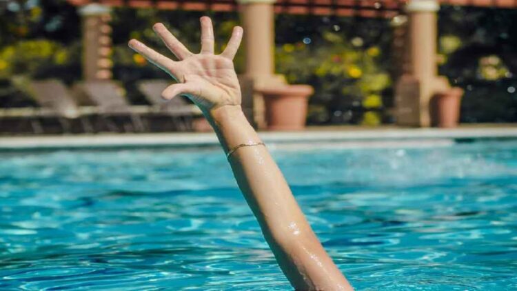 Berenang di Kolam Bukik Chinangkiek Solok, Bocah SD Tewas Tenggelam 1 Ilustrasi tenggelam. (net)