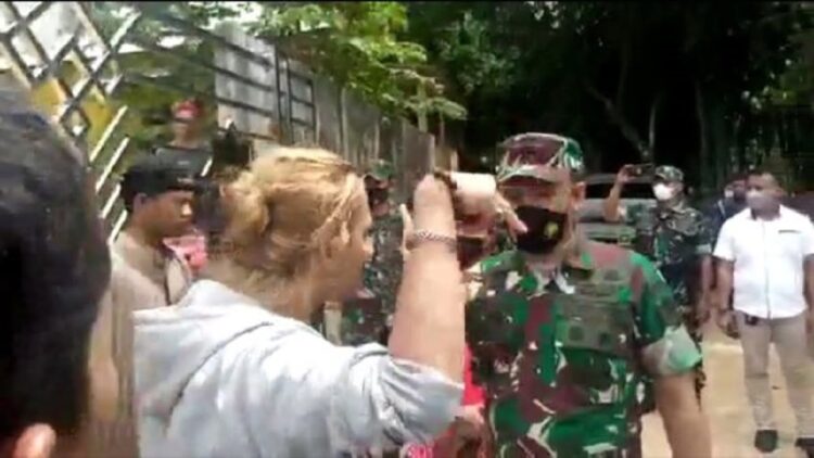 Tangkapan layar Habib Bahar saat didatangi anggota prajurit TNI. (IST)