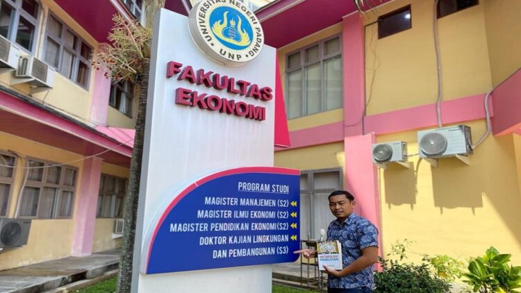 Bripka Reszil saat berada di kampus. (dok. istimewa)