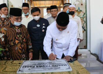 Resmikan Masjid Taqwa Pagai, Buya Mahyeldi: Jadikan Masjid Tempat Mempersatukan Ummat 6 Resmikan Masjid Taqwa Pagai, Buya Mahyeldi: Jadikan Masjid Tempat Mempersatukan Ummat