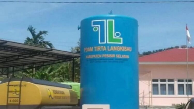 Perusahaan Daerah Air Minum (PDAM) Tirta Langkisau Kabupaten Pesisir Selatan, Sumatera Barat. (Antara/Teddy Setiawan)