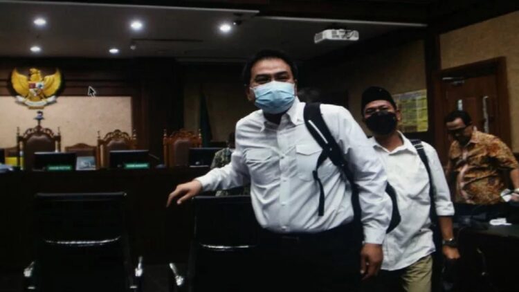 Mantan Wakil Ketua DPR Muhammad Azis Syamsuddin setelah menjalani sidang pembacaan tuntutan di pengadilan Tindak Pidana Korupsi (Tipikor) Jakarta, Senin (24/1/2022). ANTARA/Desca Lidya Natalia.