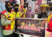 Kartini Squad Ditsamapta Polda Sultra Kampanye Pakai Masker dan Vaksinasi di Pasar