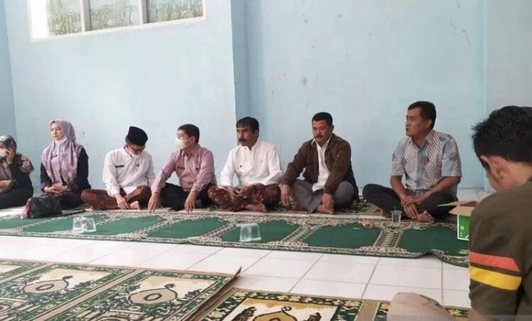 Pelantikan RT RW di Kelurahan Ladang Cakiah Bukittinggi batal karena keberatan warga.
