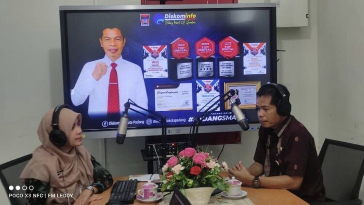 Mantap! Pemko Padang akhirnya Punya Podcast 1 Podcast milik Dinas Komunikasi dan Informatika (Diskominfo) Kota Padang akhirnya tayang perdana, Minggu (2/1)