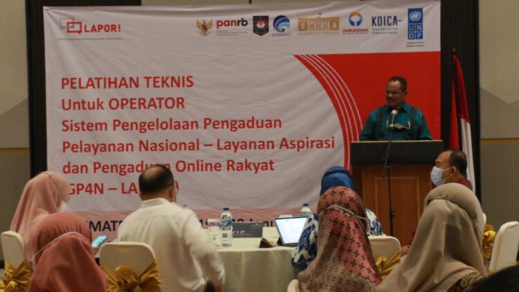 Sekdaprov Sumbar beri sambutan saat acara SP4N Lapor!.