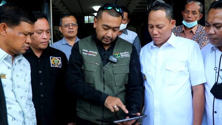 Wakil Gubernur Sumbar, Audy Joinaldy didampingi Wakil Bupati Pasaman, Sabar AS, meninjau Museum Tuanku Imam Bonjol yang berlokasi di Kabupaten Pasaman dalam rangka akselerasi pariwisata Sumatera Barat, Sabtu (15/1/2022).