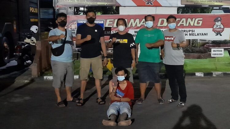 Ancam dan Peras Sejoli di Pantai Padang, Tukang Parkir Diciduk Polisi 1 Polisi menangkap pelaku pengancaman dan pemerasan terhadap sejoli pengunjung Pantai Padang. (IST)