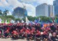 Tuntut Omnibus Law Dicabut, Siang Ini Ribuan Buruh se-Jabodetabek Unjuk Rasa ke DPR