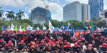 Tuntut Omnibus Law Dicabut, Siang Ini Ribuan Buruh se-Jabodetabek Unjuk Rasa ke DPR