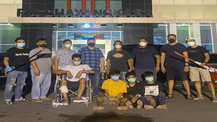 Empat Lagi Pembacok Remaja saat Tawuran di Padang Diringkus, Ini Peran Masing-masing 1 Polresta Padang kembali menangkap empat orang pelaku pembacokan remaja saat tawuran di Padang. (IST)