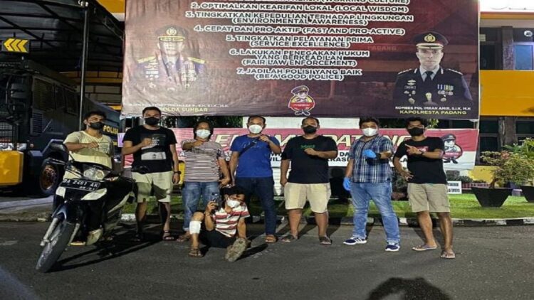 Penjambret HP dengan modus tanya alamat ke korban ditangkap polisi di Padang. (IST)