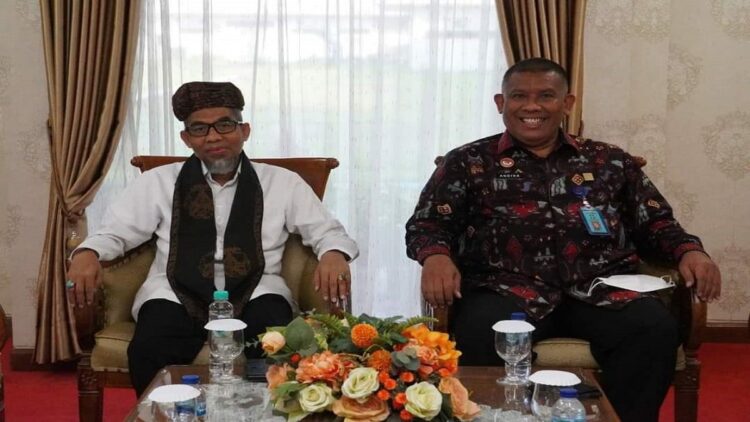 Kakanwil Kemenkumham Sumbar R. Andika Dwi Prasetya menyambut kedatangan Plt. Direktur Jenderal Kekayaan Intelektual Kementerian Hukum dan HAM (Kemenkumham) RI, Razilu di ranah minang. (IST)