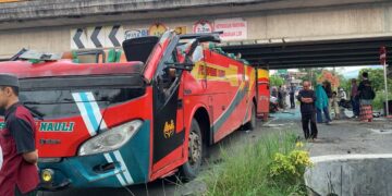 Kabur, Polisi Imbau Sopir Bus yang Tabrak Fly Over di Padang Panjang Menyerahkan Diri