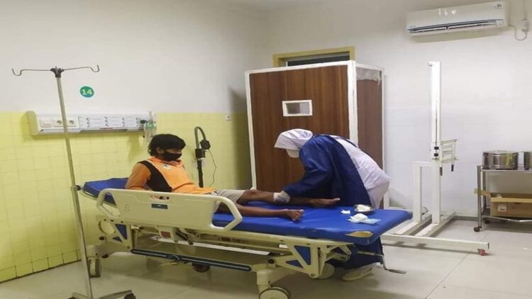 Petugas kebersihan di DLH Kota Padang diduga kena begal dan mendapatkan perawatan di RS Reksodiwiryo. (IST)